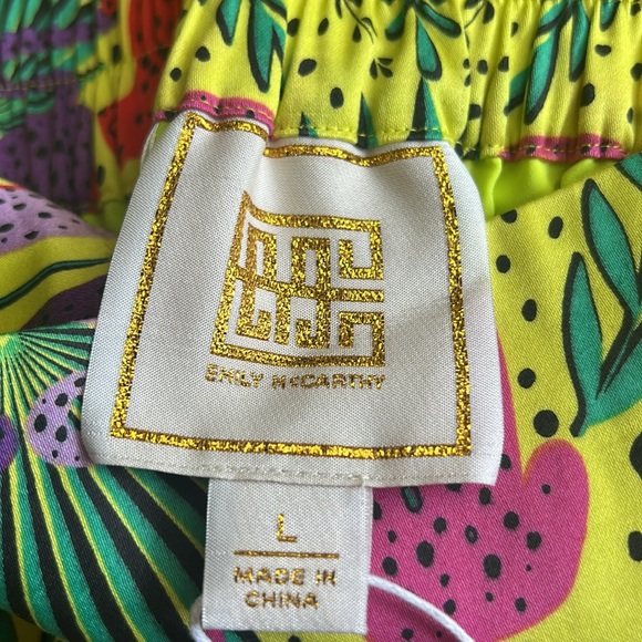 Emily McCarthy Party Shorts in Peekaboo pattern - Picture 5 of 9